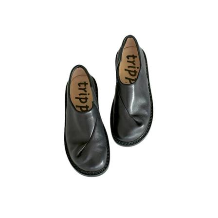 Trippen, Low shoe without laces, Slip on model, in vegetable tanned veal leather, color and treated with wax finish. Zwart, Dames, Maat:38 EU