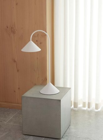 Grasp oppladbar bordlampe H47 - matt hvit