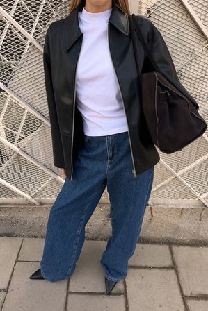 NA-KD Tailliertes Baumwoll-T-Shirt mit Trichterausschnitt - T-Shirts - Weiß - L (EU 42-44)