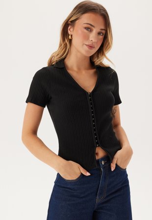 Bubbleroom - Short Sleeve Collar Top - Black - Kläder