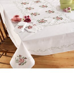 Kirjontapakkaus Pöytäliina Ruusut langat mukana-Utan garn