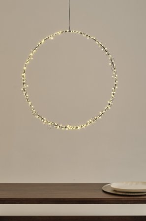 Jotex - PORTIA LED krans ø 80 cm Black - Kjøp Dekorativ julebelysning hos Jotex