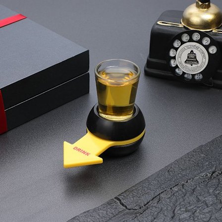 Drikkespill Spin The Shot, Shotglass Spinner For Fest (Svart Base, Gul Pil)