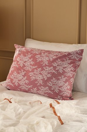 Staycation - Tyynynpäällinen Able pitsi - Valkoinen - Koristetyynyt & tyynynpäälliset - 60X80 - - Homeroom