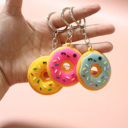 4-pakning (rosa rød+gul+rosa+grønn) populær nøkkelring-tredimensjonalt tegneserieanheng-donut mat nøkkelring