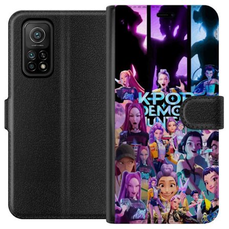 Xiaomi Mi 10T Pro 5G Plånboksfodral K-Pop Demon Hunters kollage med färgglada karaktärer i en anime-inspirerad stil och futuristisk energi som skap