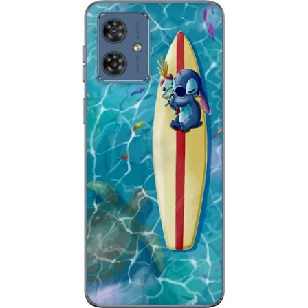 Kompatibel Mobilcover til Motorola Moto G54 Afslappende illustration af Stitch der hviler på et surfbræt i klart turkisfarvet vand