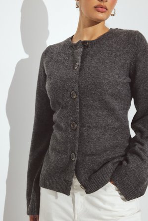 NA-KD taillierter Strick-Cardigan - Cardigans - Grau - L