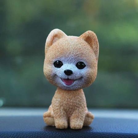 Auton rakastettava koirahahmo pudistaa päätään huojuva pää nyökkäyslelu Kojelaudan koristelu nyökkäyskoira auton sisustus (Pomeranian),