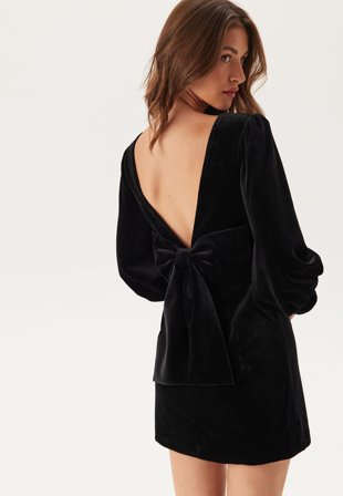 FOREVER NEW - Josilyn Velvet Bow Back Mini - Black - Kläder - - Bubbleroom