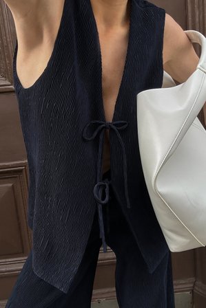 NA-KD - Lang vest med plisserte folder - Knytetopper - Marineblå - EU 42