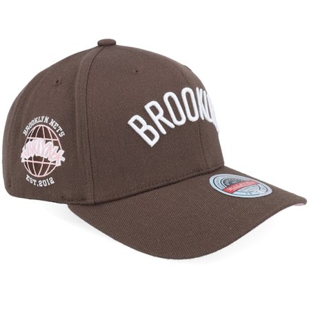 Mitchell & Ness - Marrón adjustable Gorra - Brooklyn Nets Choco Blush Classic Red Brown/Pink Adjustable @ Hatstore