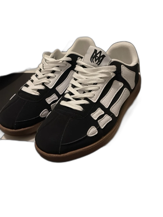 Svarta och vita sneakers från Amiri