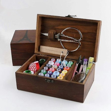 Syæsker i træ - 68 stk. sy tilbehør med saks. Ciguille.