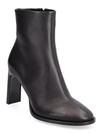 Curved Stil Ankle Boot 80 Shoes Boots Ankle Boots Ankle Boot - Heel Musta Calvin Klein