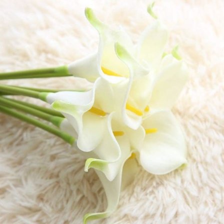 10 stk. Kunstige Calla Liljer, Kunstige Lateksblomster til Hjem, Bryllupsfestdekorasjoner$Kunstig Calla Lilje - Gul Knopp Hvit