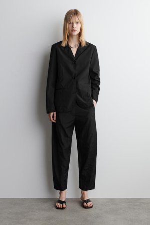 COS Women's Pantaloni Barrel In Nylon in Nero