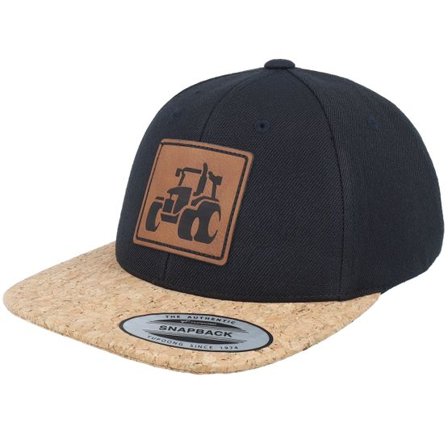 Kiddo Cap - Svart snapback Keps - Kids Tractor Engraved Box Patch Cork/Black Snapback @ Hatstore