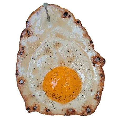 Stekt egg henger på en spiker Stekt egg Skulptur Ornament Stekt