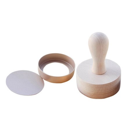 Rund nonstick aluminium tartform med träpush för ugn, enkel att använda