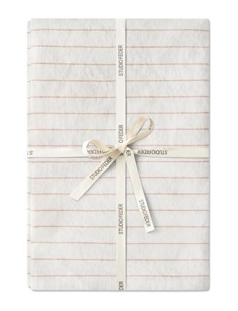 Penny Tea Towel - Dark Powder Pin Home Textiles Kitchen Textiles Kitchen Towels Valkoinen STUDIO FEDER