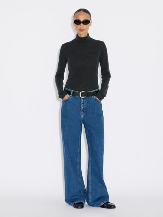 Slim Cashmere Turtleneck Sweater