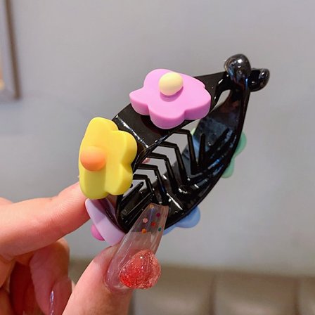 Flickor sommar hår klipp hår kort Färgglada vågiga blommor