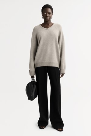 Soft Goat - Oversized V-neck - Kashmirtröja dam - S - Greige