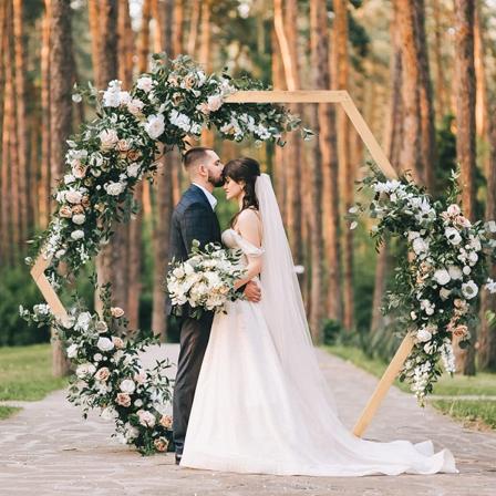 Wisfor Wood Ställ för bröllopsbakgrund, 210 cm x 245 cm, Kreativa Hexagon Arch Stativ, Trädgårdsfuru, Trävalv Fotosessioner Studiorekvisita