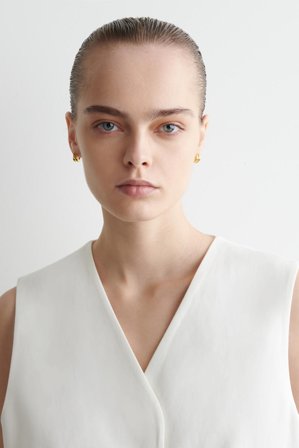 COS Women's Staplade Mini Hoops in Guld