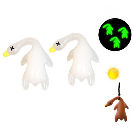 UC Farveskiftende Stegt And Bil Spejl Vedhæng - Sjov Sollys Reaktiv Nøglering til Bakspejl Dekoration (2 stk)