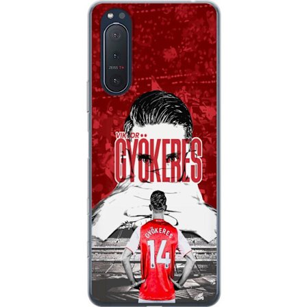 Yhteensopiva Puhelinkuori Sony Xperia 5 II Punainen dramaattinen kollaasikuva, jossa esiintyy Viktor Gyökeresin muotokuva ja pelaajia takaapäin areena