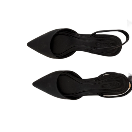 Open Edit, Svarta pumps med spetsig tå