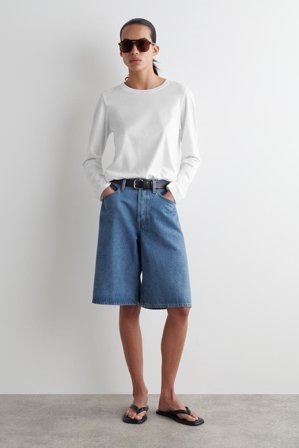 COS Frauen Lange Jeansshorts in Blau