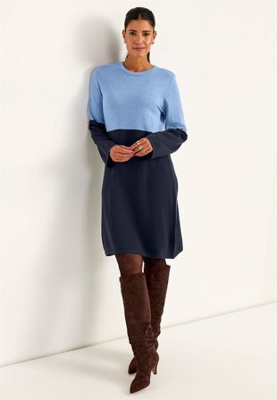 Cellbes of Sweden - Tofarvet, fintstrikket kjole i blå / marine til damer i størrelse 58/60