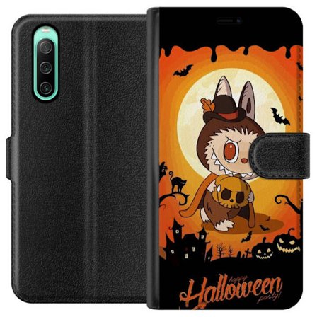 Sony Xperia 10 IV Lommeboketui Halloween Cutie-motiv med søt figur i heksehatt og gresskar foran fullmåne i varmt oransje lys