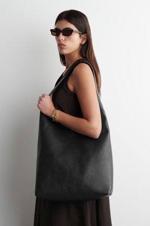 COS Femme Tote Bag Serif - Cuir in Noir