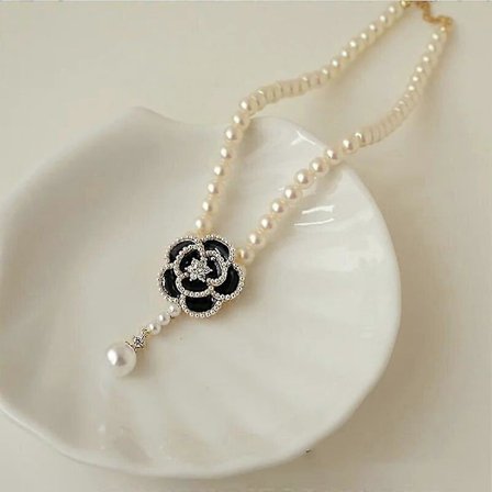 Fashionabla kamelia vitt ros halsband lätt lyx nisch pärla damer liten fräsch söt ros blomma nyckelbenskedja hänge gåva