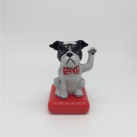 Solcelledrevet kreativ svingende eplepengehund nikker på en bilsving tegneserie sving gave barnas leker