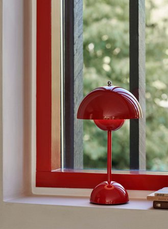 Flowerpot VP9 oppladbar bordlampe H30 - vermillion rød