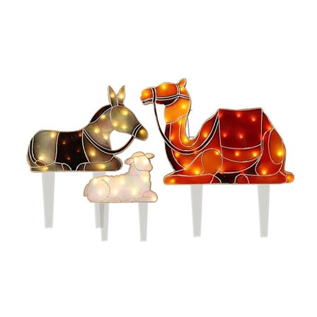 Miniatyrmetall lyser upp julkrubban i gårdens dekoration