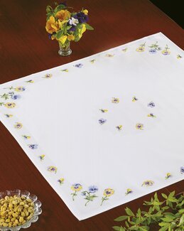 Kirjontapakkaus Liina Penséer