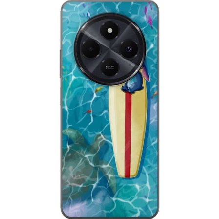 Kompatibel Mobilcover til Xiaomi Redmi A4 Afslappende illustration af Stitch der hviler på et surfbræt i klart turkisfarvet vand