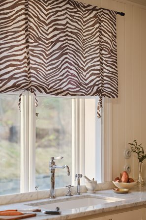 Jotex - Roll Up-gardin Naturlig hvit/brun - SIMBA - Kjøp Heisgardiner hos Jotex