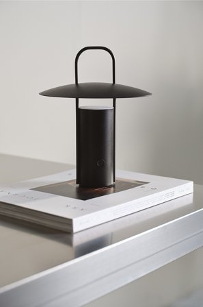 Jotex - VENNA bærbar bordlampe Svart - Kjøp Bordlamper hos Jotex