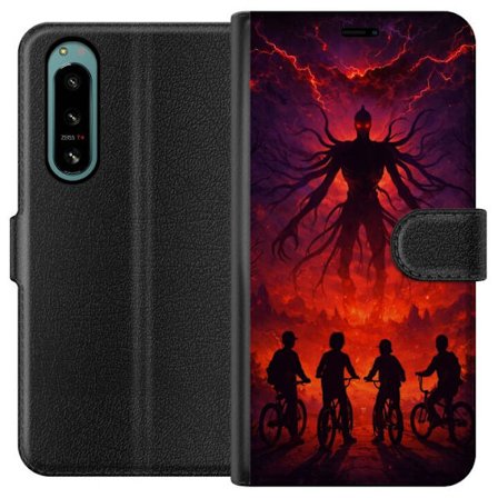 Kompatibelt Plånboksfodral till Sony Sony Xperia 5 IV Mörk fantasyillustration inspirerad av Stranger Things med övernaturlig varelse, blixtar och