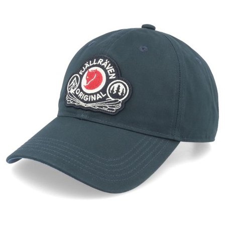 Fjällräven - Blå unconstructed Keps - Classic Badge Cap Dark Navy Dad Cap @ Hatstore