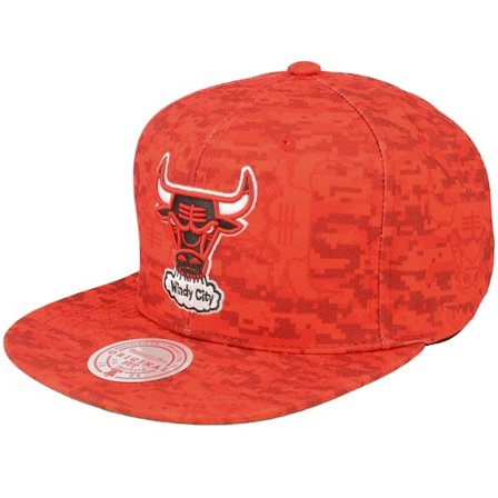 Mitchell & Ness - NBA Rouge snapback Casquette - Chicago Bulls Team Digi Camo Red Snapback @ Hatstore