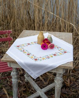 Kirjontapakkaus Liina Kesäkukat