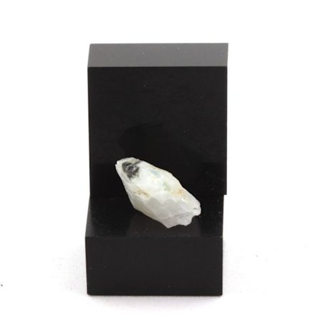 Kivet ja Mineraalit. Kuun kivi. 4,56 ct. Meetiyagoda, Sri Lanka.